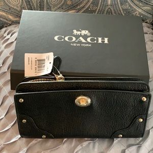 NWT Coach leather Mercer accordion zip wallet